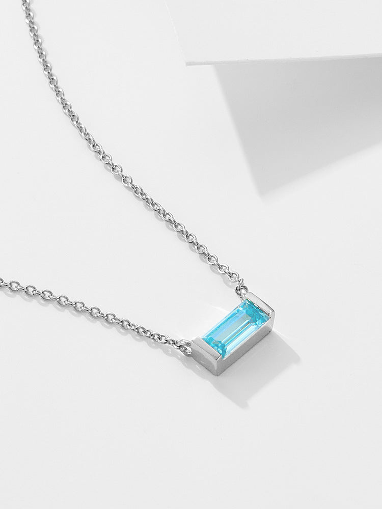 Livia – Silver necklace with small pendant