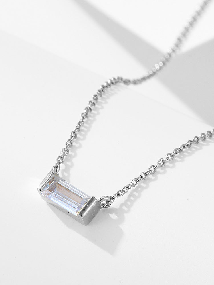 Livia – Silver necklace with small pendant