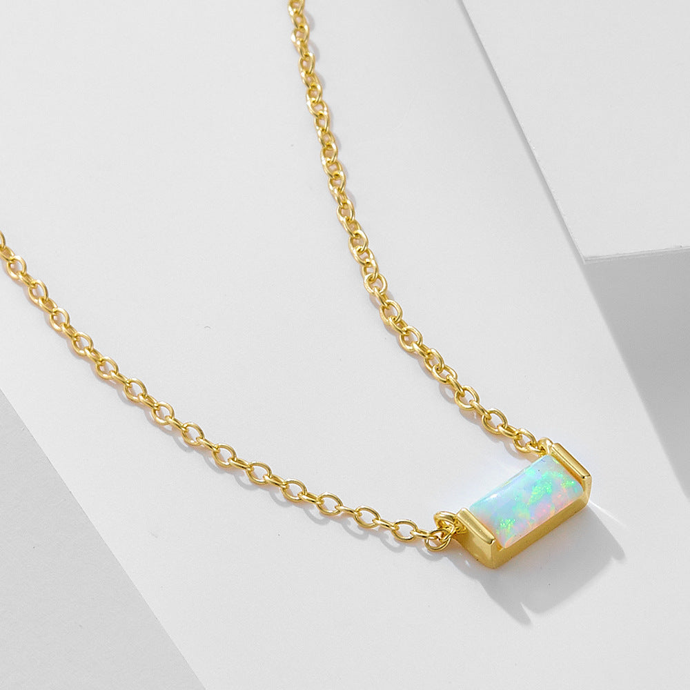 Livia – Silver necklace with small pendant