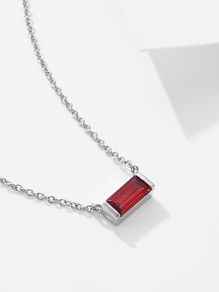 Livia – Silver necklace with small pendant