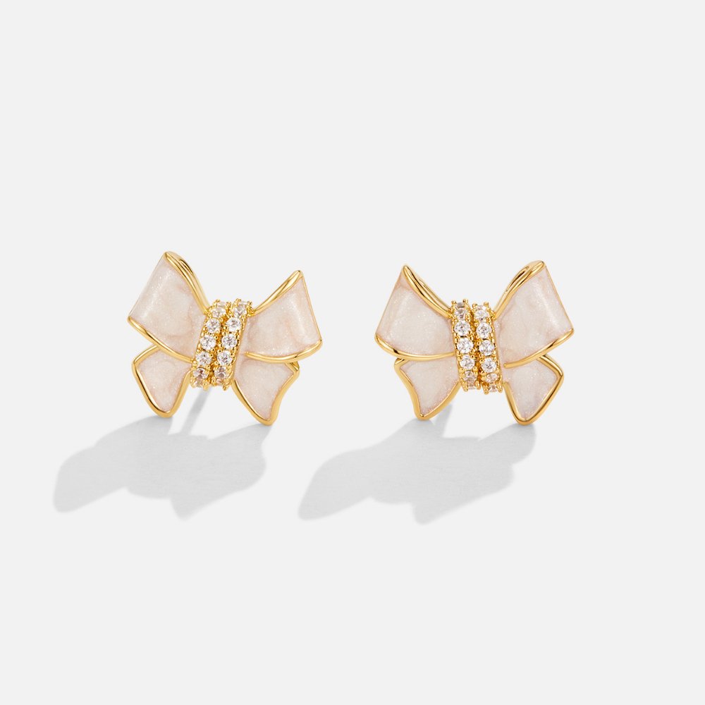 Noémie – Gold earrings with floral pattern.